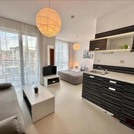 Menada Rainbow Apartmán *