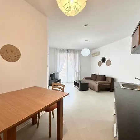 Menada Rainbow Apartmán *