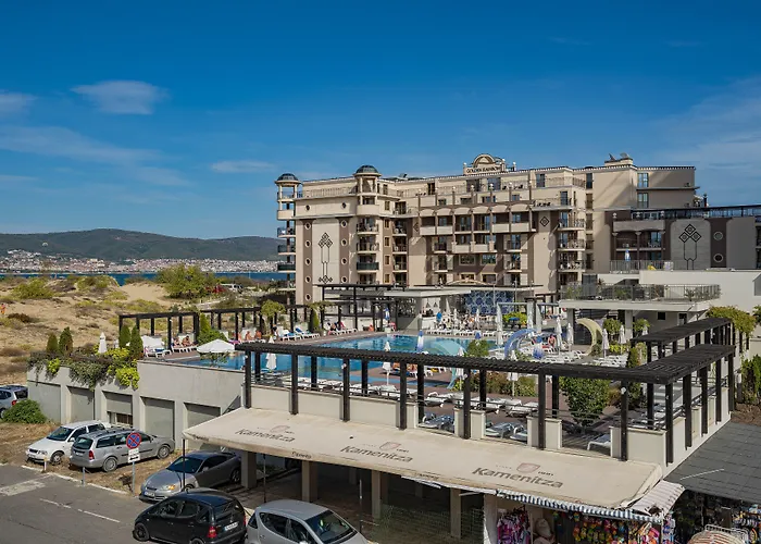 Menada Rainbow アパート *